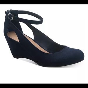 Sun Stone (Macys) Miley cutout wedge heels. Navy